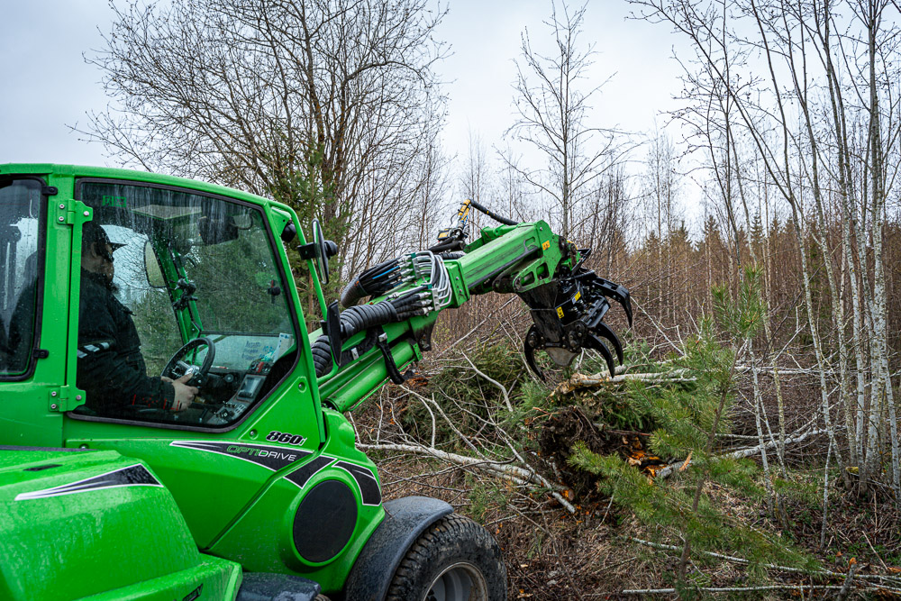 JAK-200R energiakoura kiinni Avant pyöräkuormaajassa